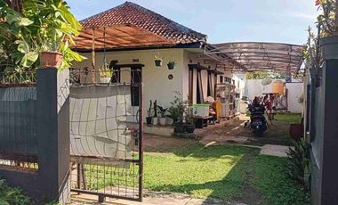 Jarang ada! Rumah tanah luas 300m, parkir 3 mobil SHM - Cisaranten Arcamanik Bandung Timur