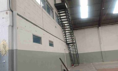 SE RENTA BODEGA DE 2650 M. CERCA AL AEROPUERTO