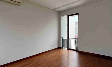 sewa town house Cipete & pool siap huni jakarta selatan