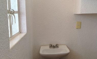 CASA EN VENTA CON 3 RECAMARAS EN BELLAVISTA, C. IZCALLI,  DENTRO DE PRIVADA