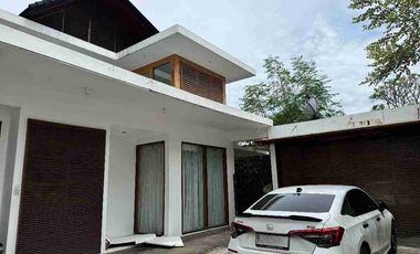 DISEWAKAN RUMAH MEWAH DENGAN KOLAM RENANG DI MAMPANG BANGKA JAKARTA SELATAN
