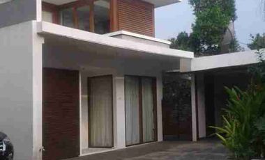 DISEWAKAN RUMAH MEWAH DENGAN KOLAM RENANG DI MAMPANG BANGKA JAKARTA SELATAN