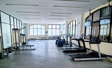 Perfect for 6 Peeps Prime location in Newport City, Pasay City