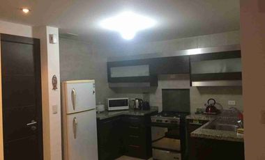 Exclusiva suite en renta, con vista privilegiada en el Norte de Quito. Un dormitorio con balcón, con o sin amoblar.