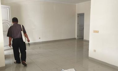 Rumah Green Lake City, West Europe 8x15, Harga sewa 90 juta