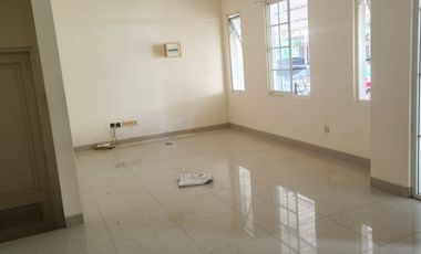 Rumah Green Lake City, West Europe 8x15, Harga sewa 90 juta