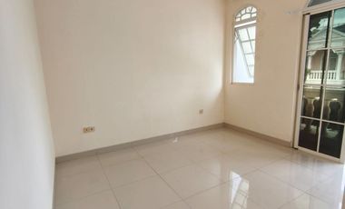 Rumah Green Lake City, West Europe 8x15, Harga sewa 90 juta