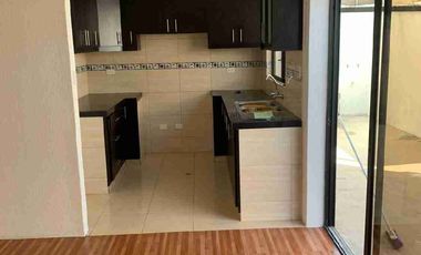 Se vende amplia casa a pocos metros Hipermercados Coral