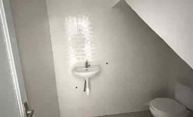 Rumah 2 lantai ready unit di urip makassar belakang kampus UMI