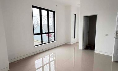 Rumah 2 lantai ready unit di urip makassar belakang kampus UMI