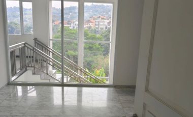 RUMAH MINIMALIS MODERN 3 LANTAI BARU RENOVASI SIAP HUNI DI DAGO RESORT BANDUNG