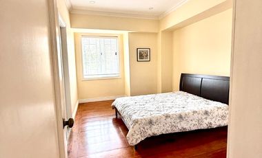 Spacious condominium unit near city parks
