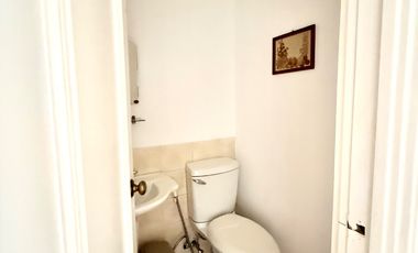 Spacious condominium unit near city parks