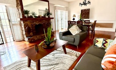 Spacious condominium unit near city parks