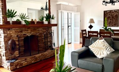 Spacious condominium unit near city parks