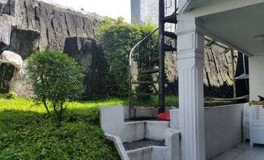RUMAH IMPIAN 2,5 LANTAI MINIMALIS MODERN LINGKUNGAN NYAMAN SIAP HUNI DI KOMPLEK SURYA SETRA SUTAMI BANDUNG