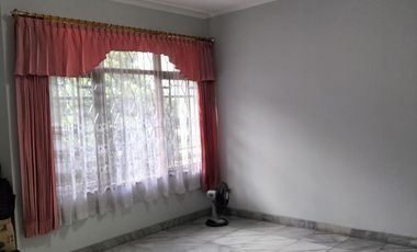 RUMAH IMPIAN 2,5 LANTAI MINIMALIS MODERN LINGKUNGAN NYAMAN SIAP HUNI DI KOMPLEK SURYA SETRA SUTAMI BANDUNG