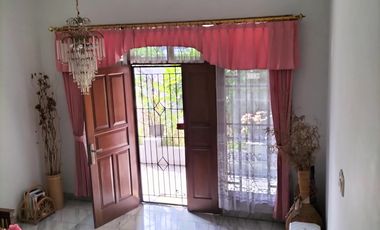 RUMAH IMPIAN 2,5 LANTAI MINIMALIS MODERN LINGKUNGAN NYAMAN SIAP HUNI DI KOMPLEK SURYA SETRA SUTAMI BANDUNG