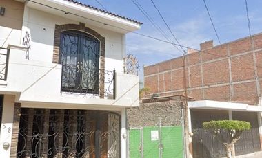 VENTA DE CASA EN LA COLONIA MARCOS CASTELLANOS EN SAHUAYO MICHOACÁN