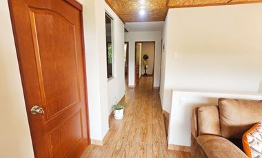 SE VENDE TERRENO CON CASA DE CAMPO EN OXAPAMPA CON VISTA Y SALIDA AL RIO CHOROBAMBA Y CON PARCELA AGRICOLA