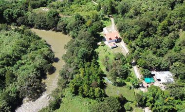 SE VENDE TERRENO CON CASA DE CAMPO EN OXAPAMPA CON VISTA Y SALIDA AL RIO CHOROBAMBA Y CON PARCELA AGRICOLA
