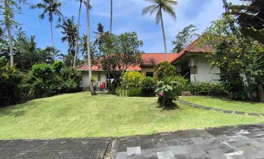 Villa Mewah Tepi Pantai Soka Tabanan 6KT SHM Lengkap
