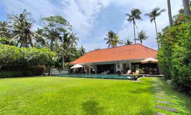 Villa Mewah Tepi Pantai Soka Tabanan 6KT SHM Lengkap
