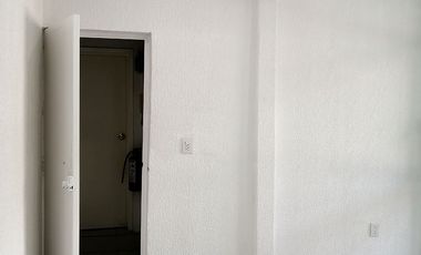 SE RENTA OFICINA O CONSULTORIO EN LA COLONIA ROMA EN SEGUNDO PISO DE 20M2