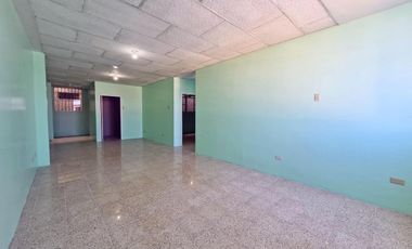 Departamento ubicado en 3er piso alto, con vista a la Av. Del Ejército y calle Colón.