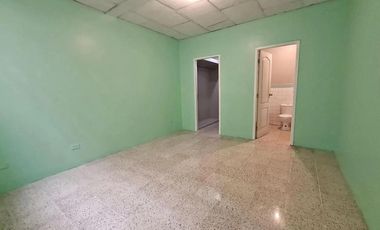 Departamento ubicado en 3er piso alto, con vista a la Av. Del Ejército y calle Colón.
