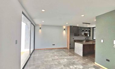 Casa en Esquina en Venta Parque México Lomas de Angelópolis, con Doble Altura y Roof Garden