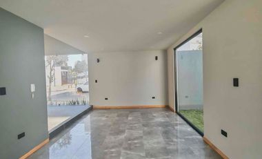 Casa en Esquina en Venta Parque México Lomas de Angelópolis, con Doble Altura y Roof Garden