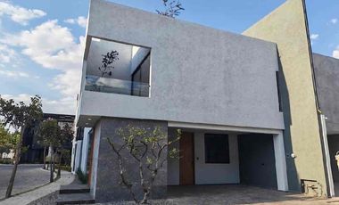 Casa en Esquina en Venta Parque México Lomas de Angelópolis, con Doble Altura y Roof Garden