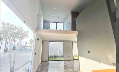 Casa en Esquina en Venta Parque México Lomas de Angelópolis, con Doble Altura y Roof Garden