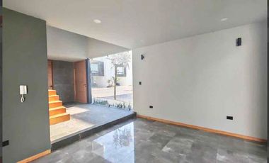 Casa en Esquina en Venta Parque México Lomas de Angelópolis, con Doble Altura y Roof Garden