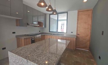 Casa en Esquina en Venta Parque México Lomas de Angelópolis, con Doble Altura y Roof Garden