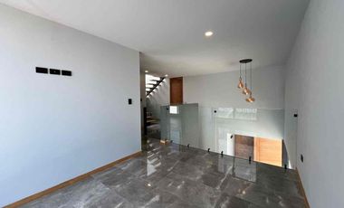 Casa en Esquina en Venta Parque México Lomas de Angelópolis, con Doble Altura y Roof Garden