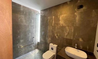 Casa en Esquina en Venta Parque México Lomas de Angelópolis, con Doble Altura y Roof Garden