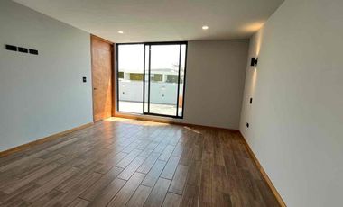 Casa en Esquina en Venta Parque México Lomas de Angelópolis, con Doble Altura y Roof Garden