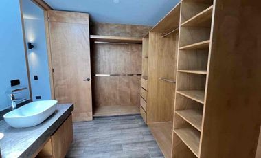 Casa en Esquina en Venta Parque México Lomas de Angelópolis, con Doble Altura y Roof Garden