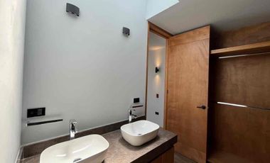 Casa en Esquina en Venta Parque México Lomas de Angelópolis, con Doble Altura y Roof Garden