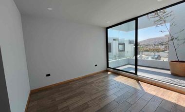 Casa en Esquina en Venta Parque México Lomas de Angelópolis, con Doble Altura y Roof Garden