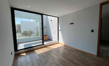 Casa en Esquina en Venta Parque México Lomas de Angelópolis, con Doble Altura y Roof Garden