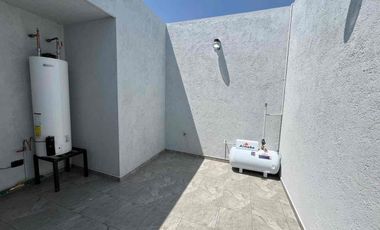 Casa en Esquina en Venta Parque México Lomas de Angelópolis, con Doble Altura y Roof Garden