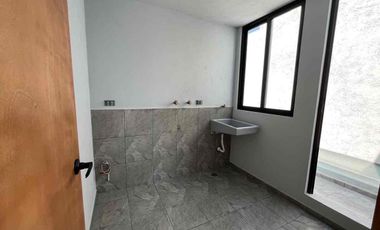 Casa en Esquina en Venta Parque México Lomas de Angelópolis, con Doble Altura y Roof Garden