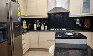 Casa amoblada de alquiler en la Urbanización Ciudad Colón, 4 dormitorios