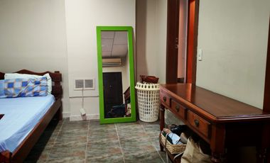 Casa amoblada de alquiler en la Urbanización Ciudad Colón, 4 dormitorios