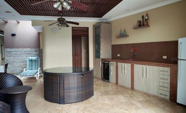 Casa amoblada de alquiler en la Urbanización Ciudad Colón, 4 dormitorios