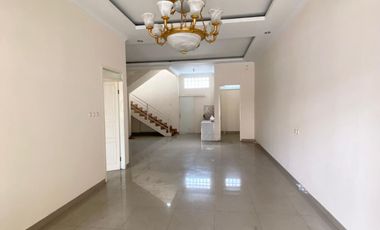 RUMAH 2 LANTAI TENGAH KOTA COCOK UNTUK USAHA SIAP PAKAI DI TURANGGA BANDUNG