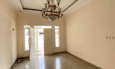 RUMAH 2 LANTAI TENGAH KOTA COCOK UNTUK USAHA SIAP PAKAI DI TURANGGA BANDUNG